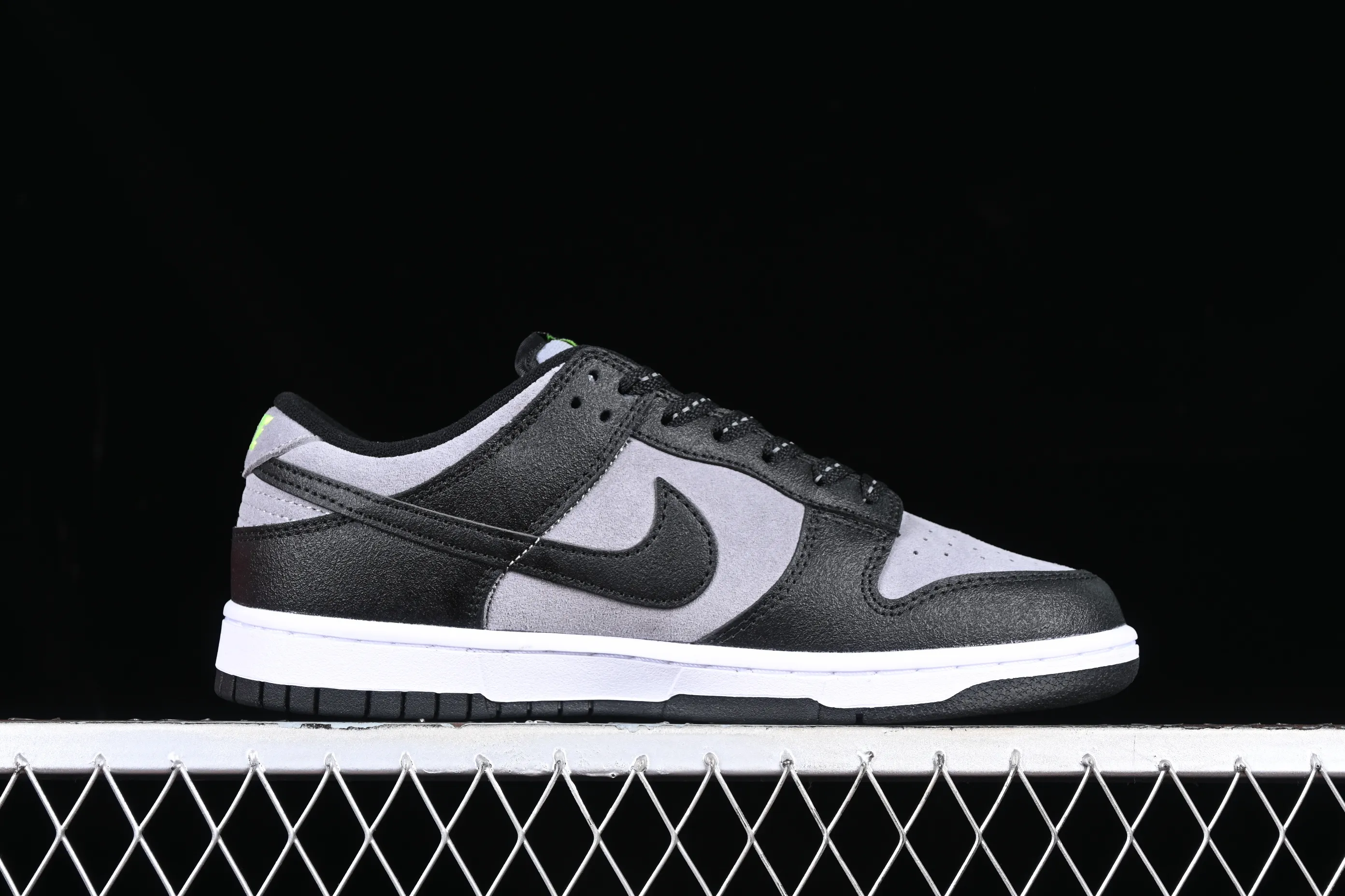 All categories Nk SB Dunk series Nk SB Dunk Low low-top sneakers Nk Dunk Low fluorescent green black gray small hook SB retro low-top sneakers FQ2205-001
